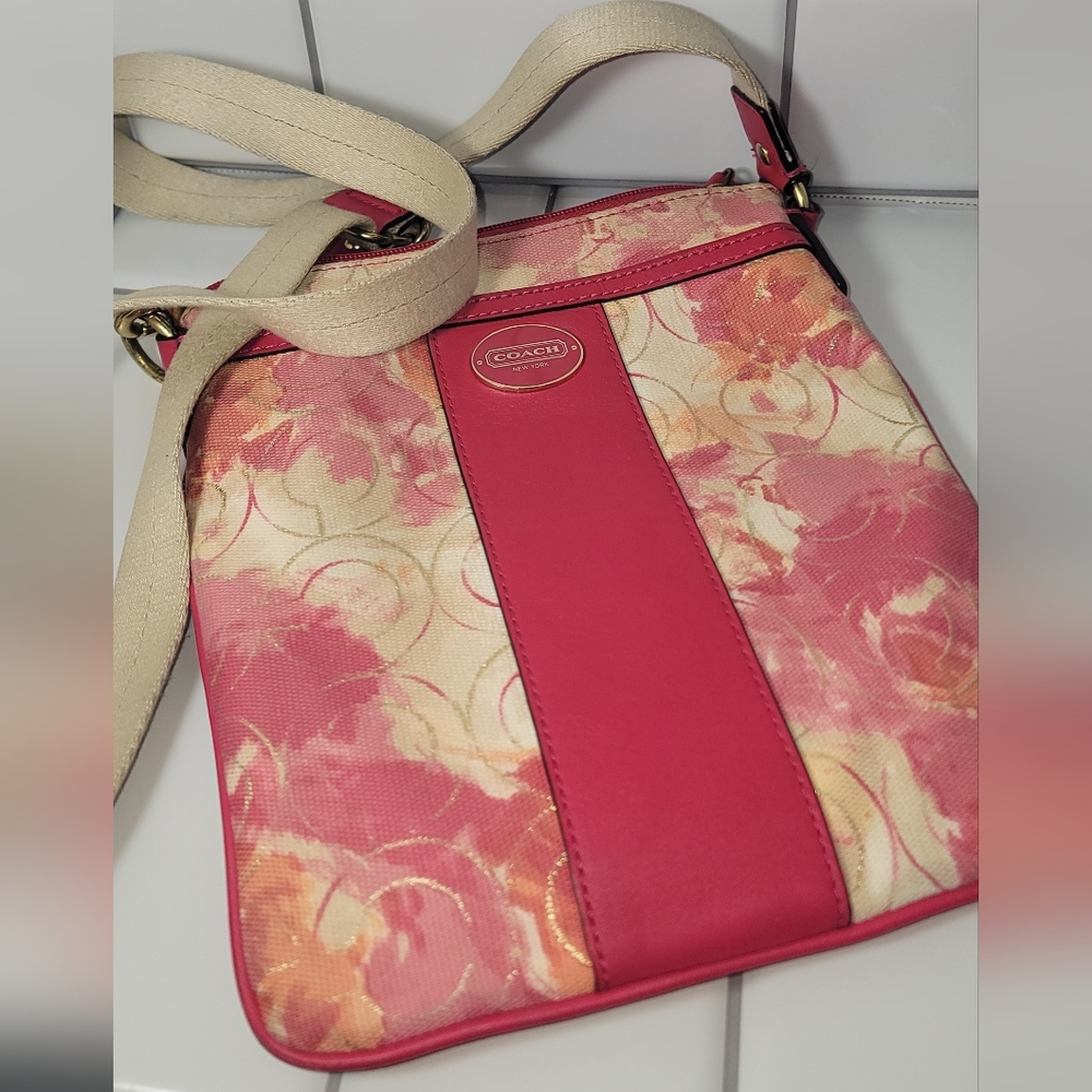 Beautiful COACH Swing Pack Crossbody Pink & Orange abstract floral